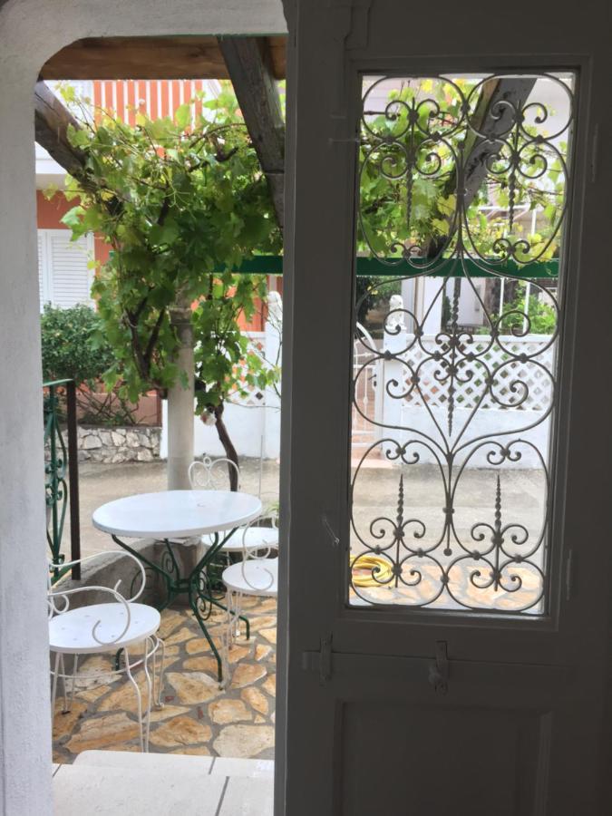 Ferienwohnung Vintage House For Rent 60M From Sea Baška Voda Exterior foto